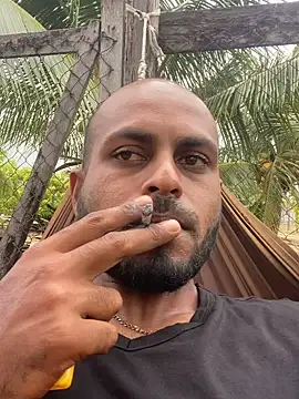 Snapshot of islandvybee55 chatting on 20, 12, 2025 islandvybee55 online show from 20, 12, 2025