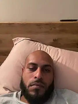 Snapshot of islandvybee55 chatting on 1, 3, 2026 islandvybee55 online show from 1, 3, 2026