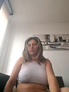 Latiinvenushot online show from 3, 2, 2026