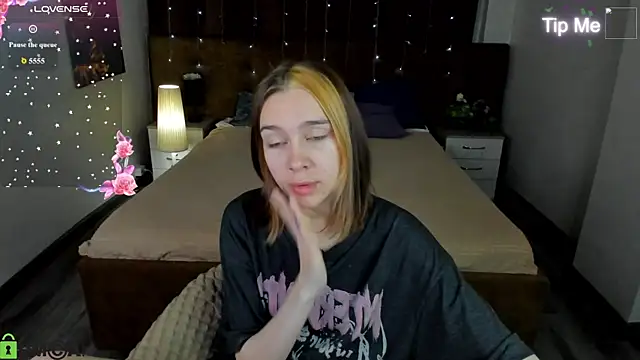 Lesi Moonie01 online show from 15, 7, 2026