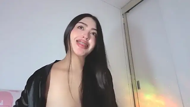 Snapshot of Sweet-Sophiee chatting on 5, 4, 2026 Sweet-Sophiee online show from 5, 4, 2026