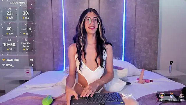 Snapshot of MaxiRogers chatting on 4, 1, 2025 MaxiRogers online show from 4, 1, 2025