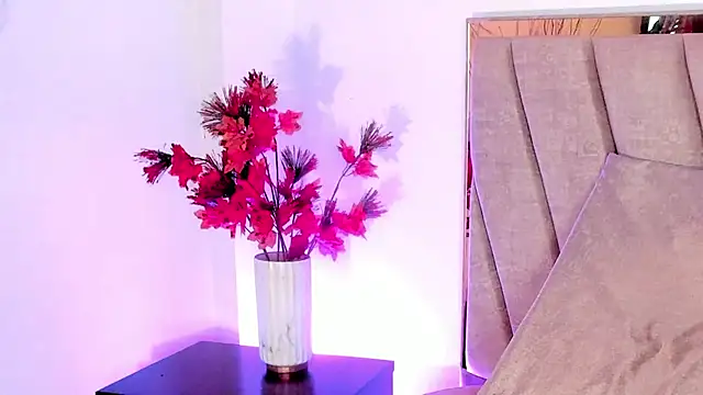 HollyHudsonn online show from 4, 12, 2024