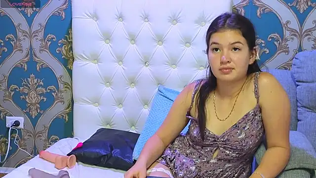 lilimini032 online show from 8, 1, 2025