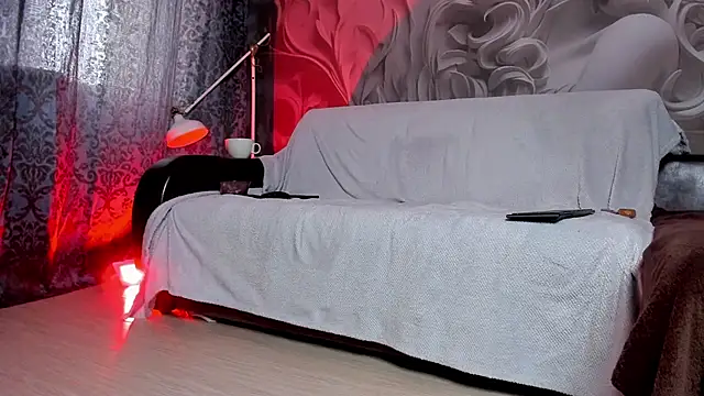 IrenePearcy online show from 13, 2, 2025