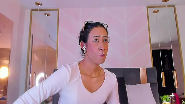 GabyPetit online show from 10, 11, 2025