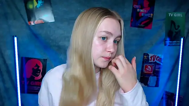 Snapshot of MademoiselleCl chatting on 25, 10, 2025 MademoiselleCl online show from 25, 10, 2025