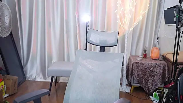 Snapshot of nono_babyy chatting on 19, 12, 2025 nono babyy online show from 19, 12, 2025