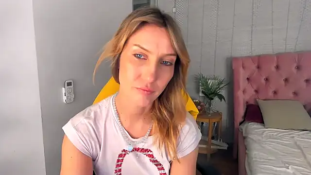 Snapshot of ElizaMayers chatting on 11, 3, 2026 ElizaMayers online show from 11, 3, 2026