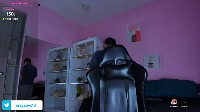 Snapshot of Ian_Castillo_ chatting on 10, 10, 2025 Ian Castillo online show from 10, 10, 2025