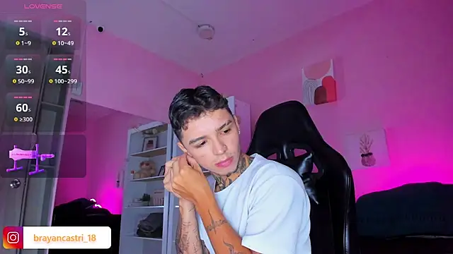 Snapshot of Ian_Castillo_ chatting on 25, 10, 2025 Ian Castillo online show from 25, 10, 2025