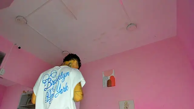 Snapshot of Ian_Castillo_ chatting on 6, 11, 2025 Ian Castillo online show from 6, 11, 2025