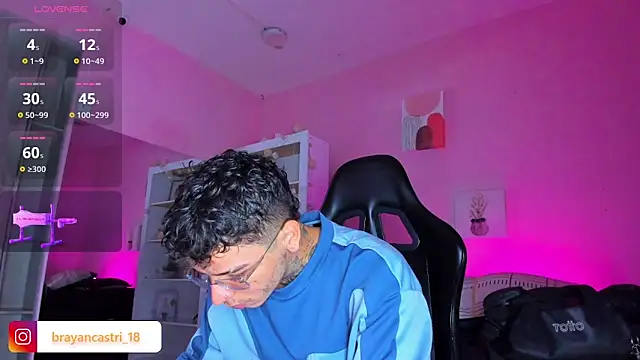 Snapshot of Ian_Castillo_ chatting on 10, 11, 2025 Ian Castillo online show from 10, 11, 2025