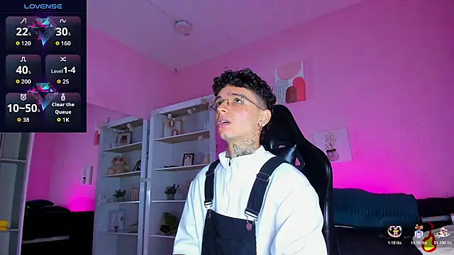 Snapshot of Ian_Castillo_ chatting on 19, 12, 2025 Ian Castillo online show from 19, 12, 2025