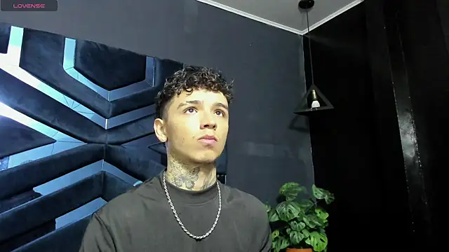 Snapshot of Ian_Castillo_ chatting on 12, 1, 2026 Ian Castillo online show from 12, 1, 2026