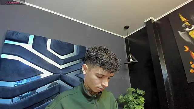 Snapshot of Ian_Castillo_ chatting on 13, 1, 2026 Ian Castillo online show from 13, 1, 2026