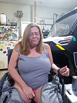 Snapshot of MsShelby40 chatting on 5, 12, 2024 MsShelby40 online show from 5, 12, 2024