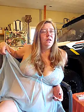 Snapshot of MsShelby40 chatting on 5, 10, 2025 MsShelby40 online show from 5, 10, 2025