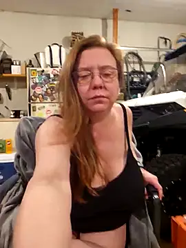 Snapshot of MsShelby40 chatting on 19, 12, 2025 MsShelby40 online show from 19, 12, 2025