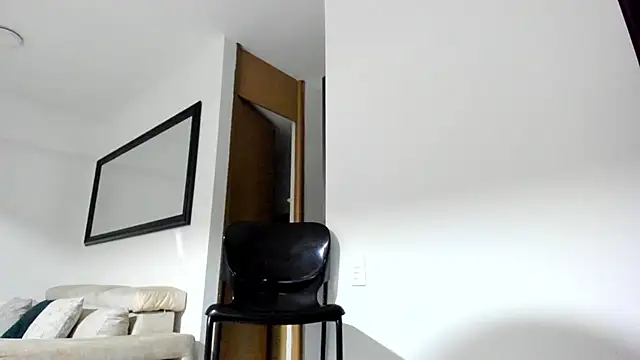 Snapshot of smit_hot_sr chatting on 5, 7, 2026 smit hot sr online show from 5, 7, 2026