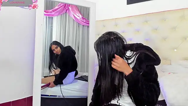 sophie pariss online show from 11, 3, 2025