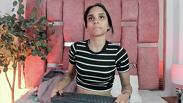 sophie pariss online show from 10, 7, 2026