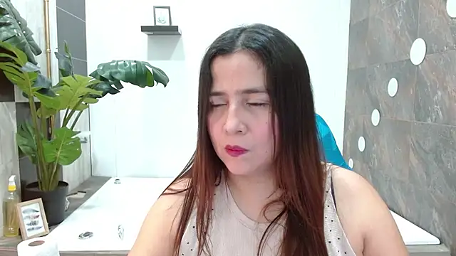 Snapshot of Heidy_Wells chatting on 10, 7, 2026 Heidy Wells online show from 10, 7, 2026