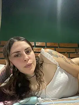 Snapshot of isadelasestrellas chatting on 22, 10, 2025 isadelasestrellas online show from 22, 10, 2025