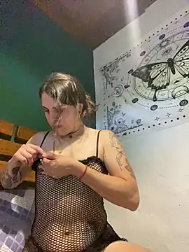 Snapshot of isadelasestrellas chatting on 20, 12, 2025 isadelasestrellas online show from 20, 12, 2025