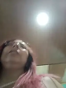 Snapshot of madelaine- chatting on 27, 7, 2026 madelaine- online show from 27, 7, 2026