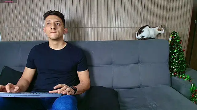 Maykol Victoriasr online show from 2, 1, 2025