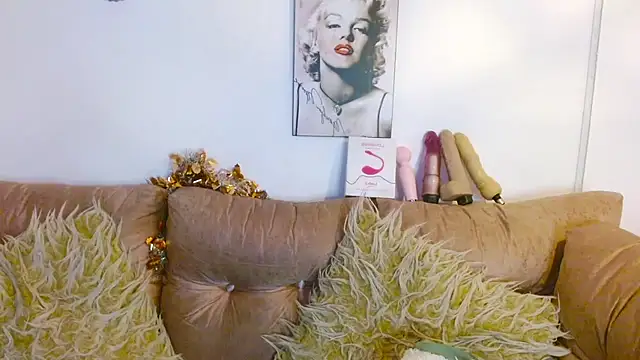 Snapshot of hinataleecs chatting on 1, 2, 2025 hinataleecs online show from 1, 2, 2025