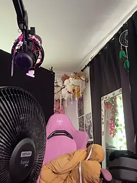 Snapshot of pawmistry chatting on 2, 3, 2025 pawmistry online show from 2, 3, 2025