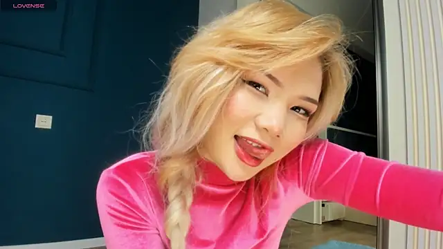 Snapshot of Xiao_Mei_ chatting on 12, 12, 2024 Xiao Mei  online show from 12, 12, 2024