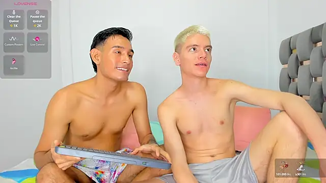 Snapshot of EAT_TWINKS chatting on 28, 12, 2024 EAT TWINKS online show from 28, 12, 2024