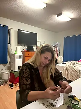 Hotslut187 online show from 18, 1, 2026