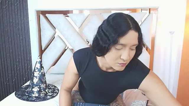 Alison Chan  online show from 31, 10, 2025