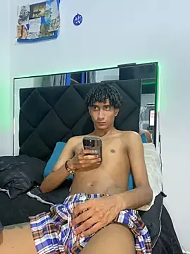 derreck models online show from 17, 3, 2026