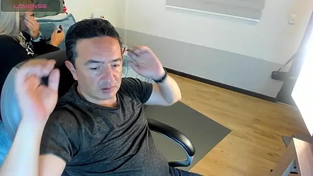 Snapshot of Sam_and_molly_ chatting on 14, 2, 2025 Sam and molly  online show from 14, 2, 2025