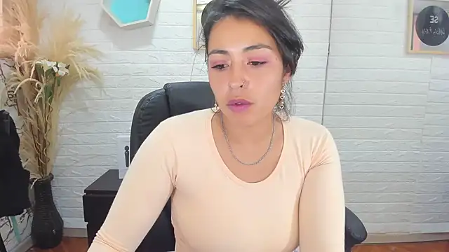 Aisha 09 online show from 21, 2, 2025