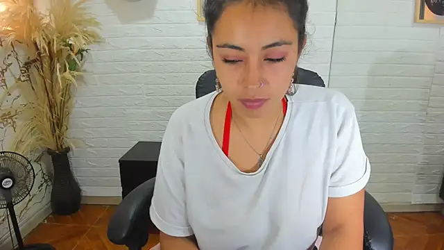 Aisha 09 online show from 13, 3, 2025