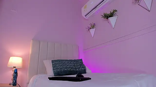 Snapshot of _bianca_18 chatting on 13, 2, 2025 bianca 18 online show from 13, 2, 2025