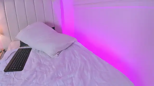 Snapshot of _bianca_18 chatting on 6, 3, 2025 bianca 18 online show from 6, 3, 2025