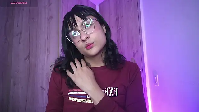 Kiitygirl online show from 5, 1, 2025