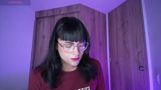 Kiitygirl online show from 28, 1, 2025