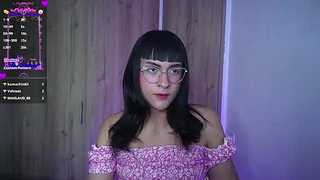 Kiitygirl online show from 1, 3, 2025