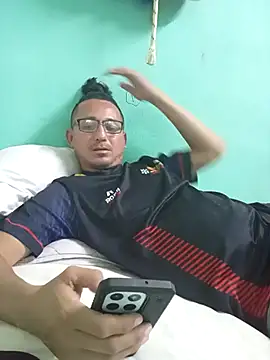 Andresguz35 online show from 15, 2, 2026