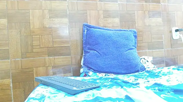 Mia brunette26 online show from 5, 3, 2025