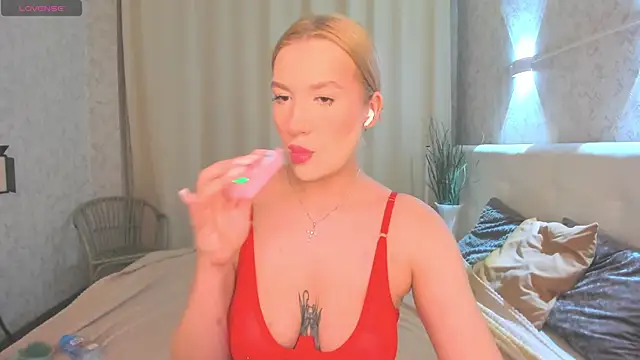 Emma  Leee online show from 18, 3, 2026