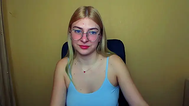 Luna Lush  online show from 3, 1, 2025